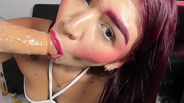 ZairaRogue online show from 12, 4, 2026