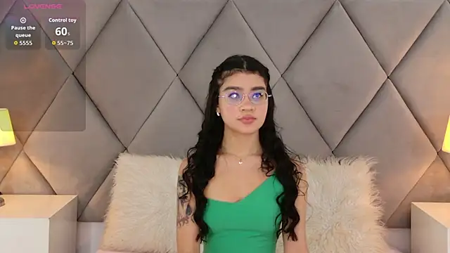 OliviaDiaz online show from 21, 4, 2026