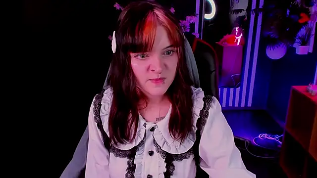 EsterTwilight online show from 19, 5, 2026