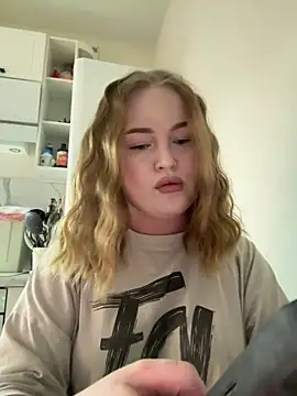 Snapshot of AuroraVale chatting on 15, 3, 2026 AuroraVale online show from 15, 3, 2026