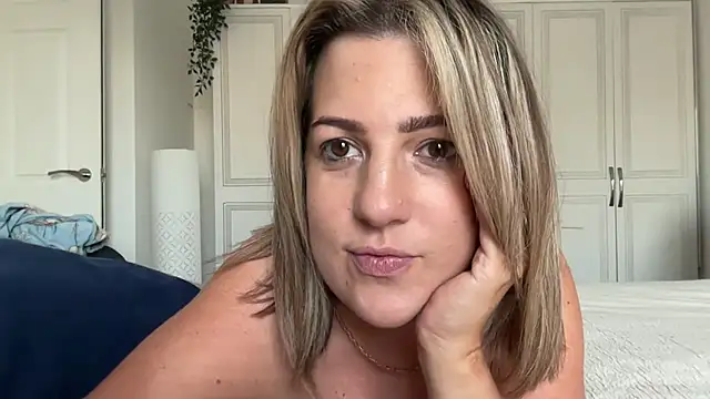 Snapshot of annabellewarick chatting on 7, 7, 2026 annabellewarick online show from 7, 7, 2026