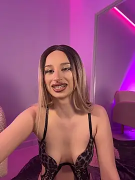 Snapshot of ScarletFlameee chatting on 26, 4, 2026 ScarletFlameee online show from 26, 4, 2026