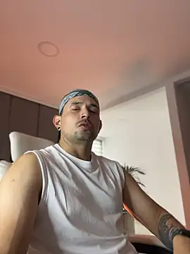 TroyeSavage online show from 14, 4, 2026