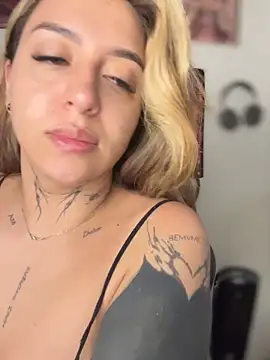 CarolQueen1  online show from 15, 4, 2026