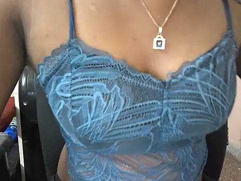 Couplehot00 online show from 20, 4, 2026