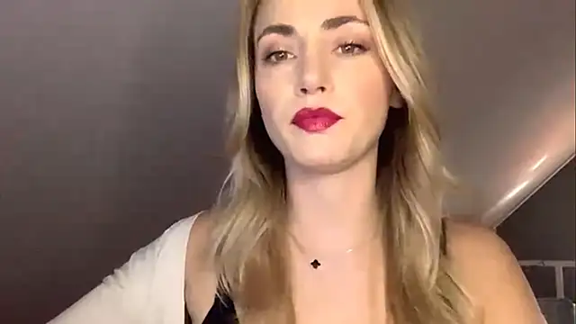 Snapshot of ScarlettSensitive chatting on 1, 5, 2026 ScarlettSensitive online show from 1, 5, 2026