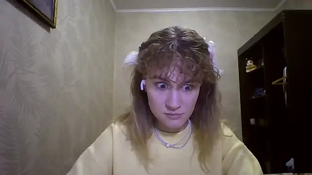 ElenoreHolguin online show from 15, 3, 2026