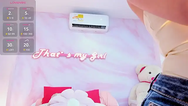 Snapshot of Adalyn_Cute chatting on 29, 7, 2026 Adalyn Cute online show from 29, 7, 2026