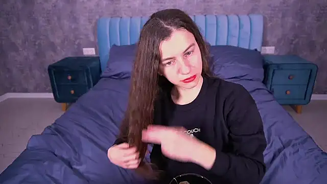 LittleJulii online show from 31, 3, 2026