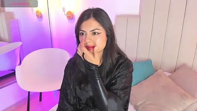 Snapshot of Zoee_Kravitz chatting on 12, 3, 2026 Zoee Kravitz online show from 12, 3, 2026