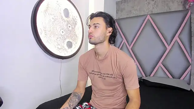 Wolf Kitty online show from 7, 4, 2026