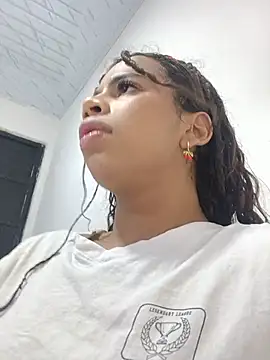 Snapshot of Dirty_Salome2 chatting on 5, 8, 2026 Dirty Salome2 online show from 5, 8, 2026