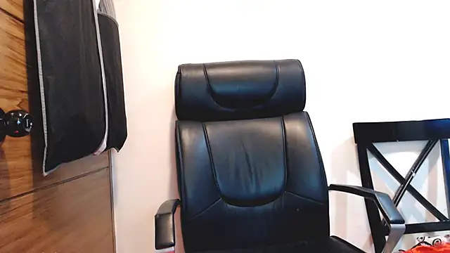 horsemeatcock ellison online show from 14, 4, 2026