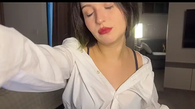 Snapshot of emilyy_xoxo chatting on 1, 4, 2026 emilyy xoxo online show from 1, 4, 2026