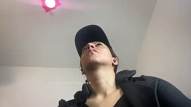ItsAmara online show from 10, 4, 2026