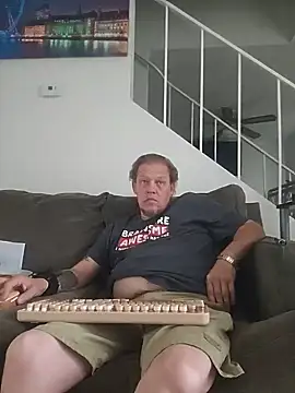Snapshot of yourMasterisBored chatting on 17, 7, 2026 yourMasterisBored online show from 17, 7, 2026