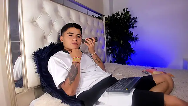 Snapshot of Liam_Dustin chatting on 31, 5, 2026 Liam Dustin online show from 31, 5, 2026
