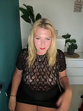 SuesseAurelie1 online show from 4, 6, 2026