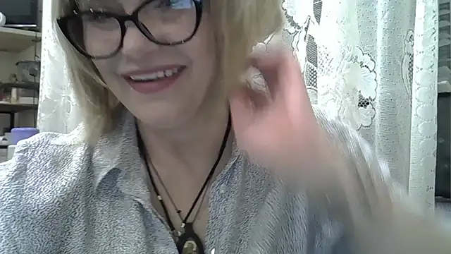 Lia Rayss online show from 22, 4, 2026