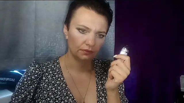 Snapshot of HotMamaQueen234 chatting on 4, 8, 2026 HotMamaQueen234 online show from 4, 8, 2026