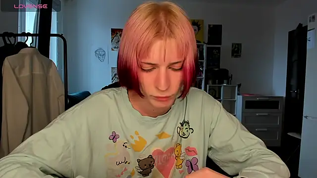 Snapshot of sweet_peach___ chatting on 6, 4, 2026 sweet peach online show from 6, 4, 2026