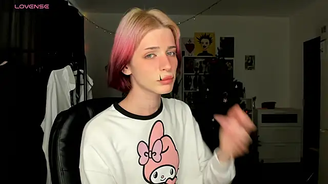 Snapshot of sweet_peach___ chatting on 10, 4, 2026 sweet peach online show from 10, 4, 2026