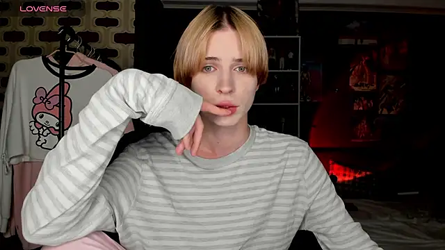 sweet peach    online show from 21, 7, 2026