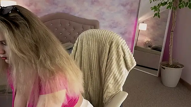 Amaliya Evans online show from 13, 5, 2026