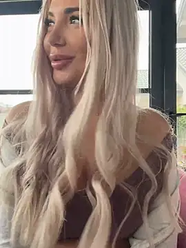 SnowyElsaa online show from 28, 3, 2026