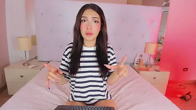 Aria Sims online show from 23, 4, 2026