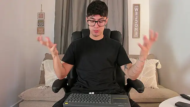 etham wolf1 online show from 25, 3, 2026