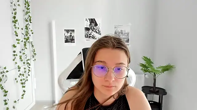 Mia kristal online show from 19, 6, 2026