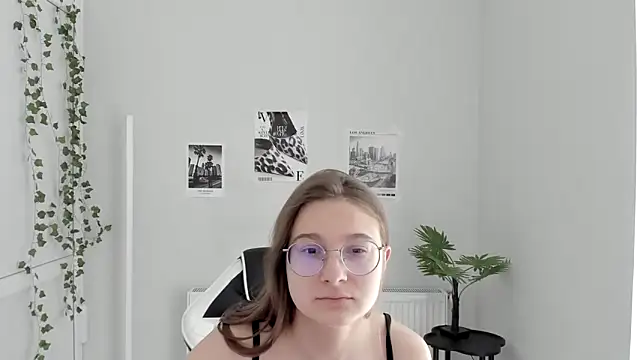 Mia kristal online show from 21, 6, 2026