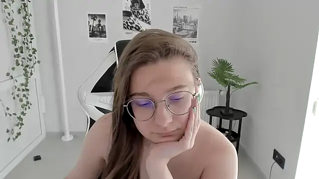 Mia kristal online show from 24, 6, 2026