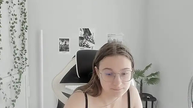 Mia kristal online show from 26, 6, 2026