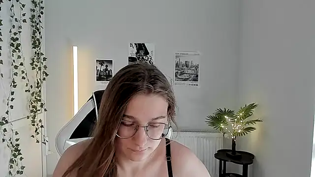 Mia kristal online show from 4, 7, 2026