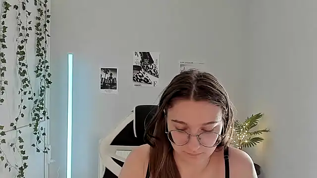 Mia kristal online show from 7, 7, 2026