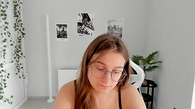 Mia kristal online show from 11, 7, 2026