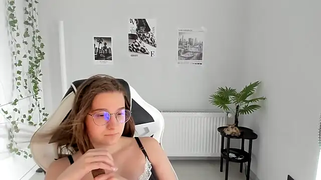 Mia kristal online show from 21, 7, 2026