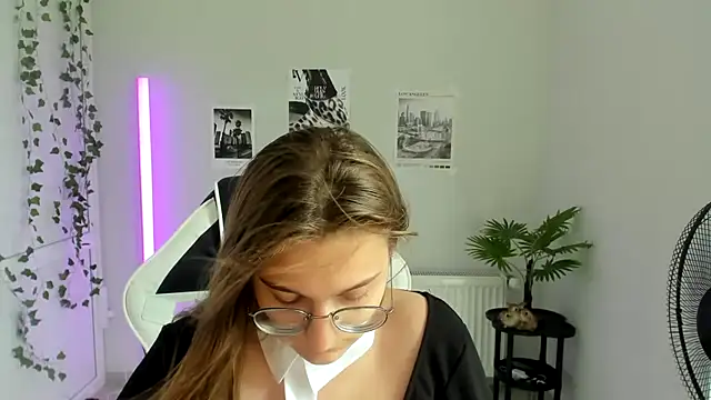 Mia kristal online show from 24, 7, 2026