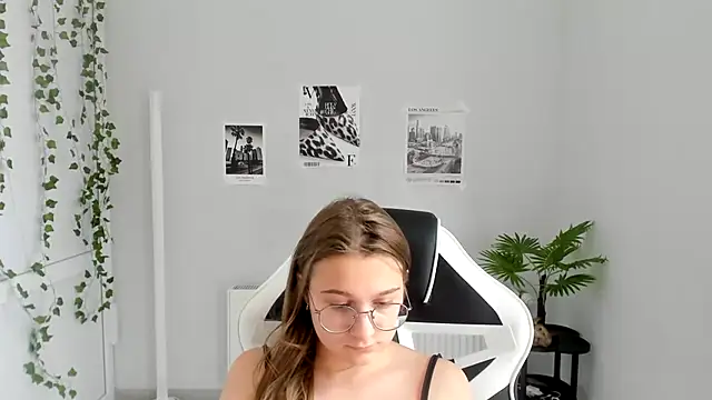 Mia kristal online show from 25, 7, 2026
