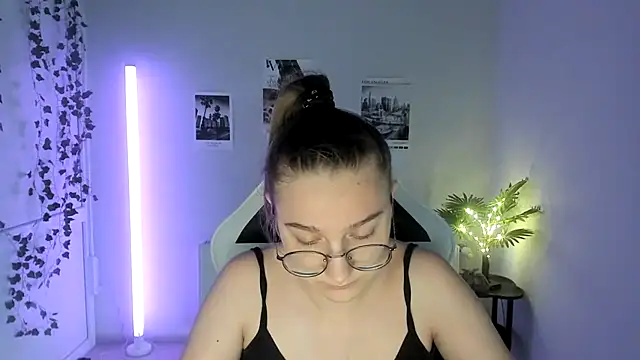 Mia kristal online show from 27, 7, 2026