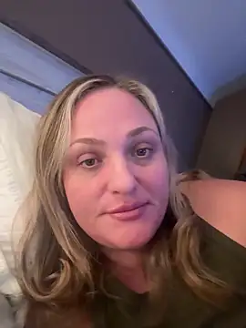 Snapshot of 1SexyQueen chatting on 20, 5, 2026 1SexyQueen online show from 20, 5, 2026