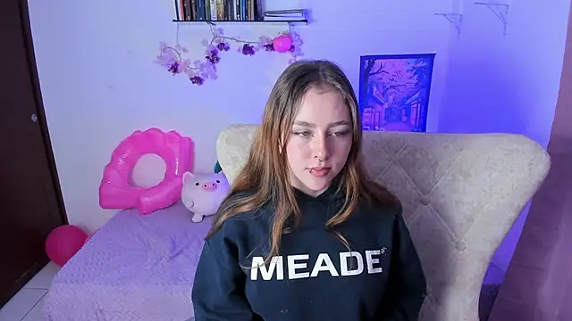 Snapshot of leyla_miller_ chatting on 28, 3, 2026 leyla miller online show from 28, 3, 2026