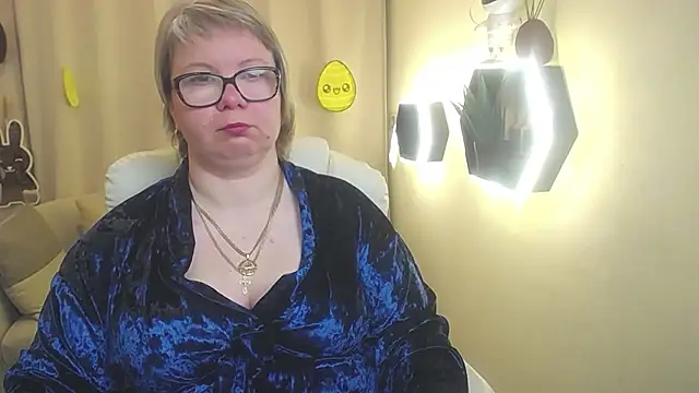 BonnnyBoobsy online show from 14, 4, 2026