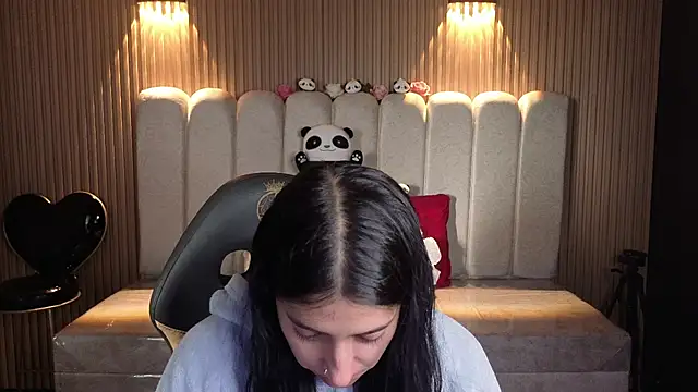 Melannyy V online show from 19, 7, 2026