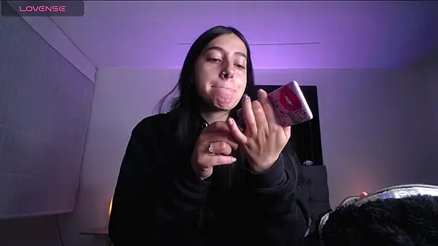 Melannyy V online show from 28, 7, 2026