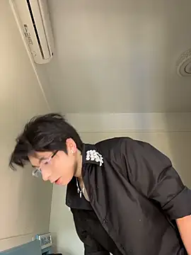 Snapshot of kissbaby-111 chatting on 4, 4, 2026 kissbaby-111 online show from 4, 4, 2026