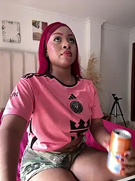 Snapshot of Kloe_rousse01 chatting on 29, 6, 2026 Kloe rousse01 online show from 29, 6, 2026