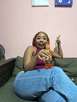 Snapshot of Kloe_rousse01 chatting on 18, 7, 2026 Kloe rousse01 online show from 18, 7, 2026